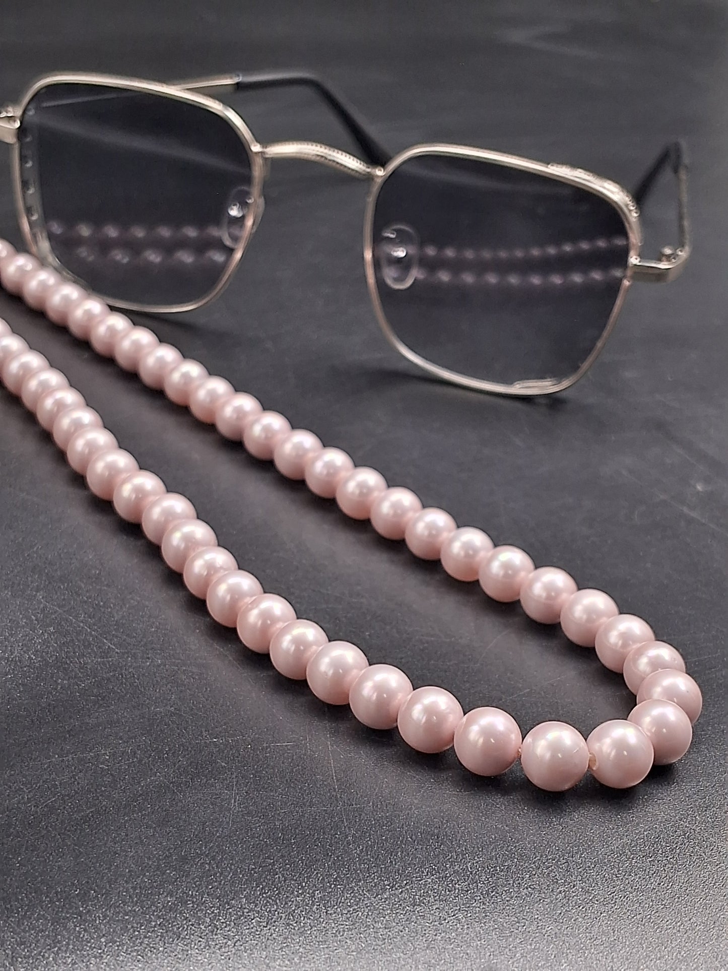 Shell Pearl Necklace – 8mm Contemporary Elegance