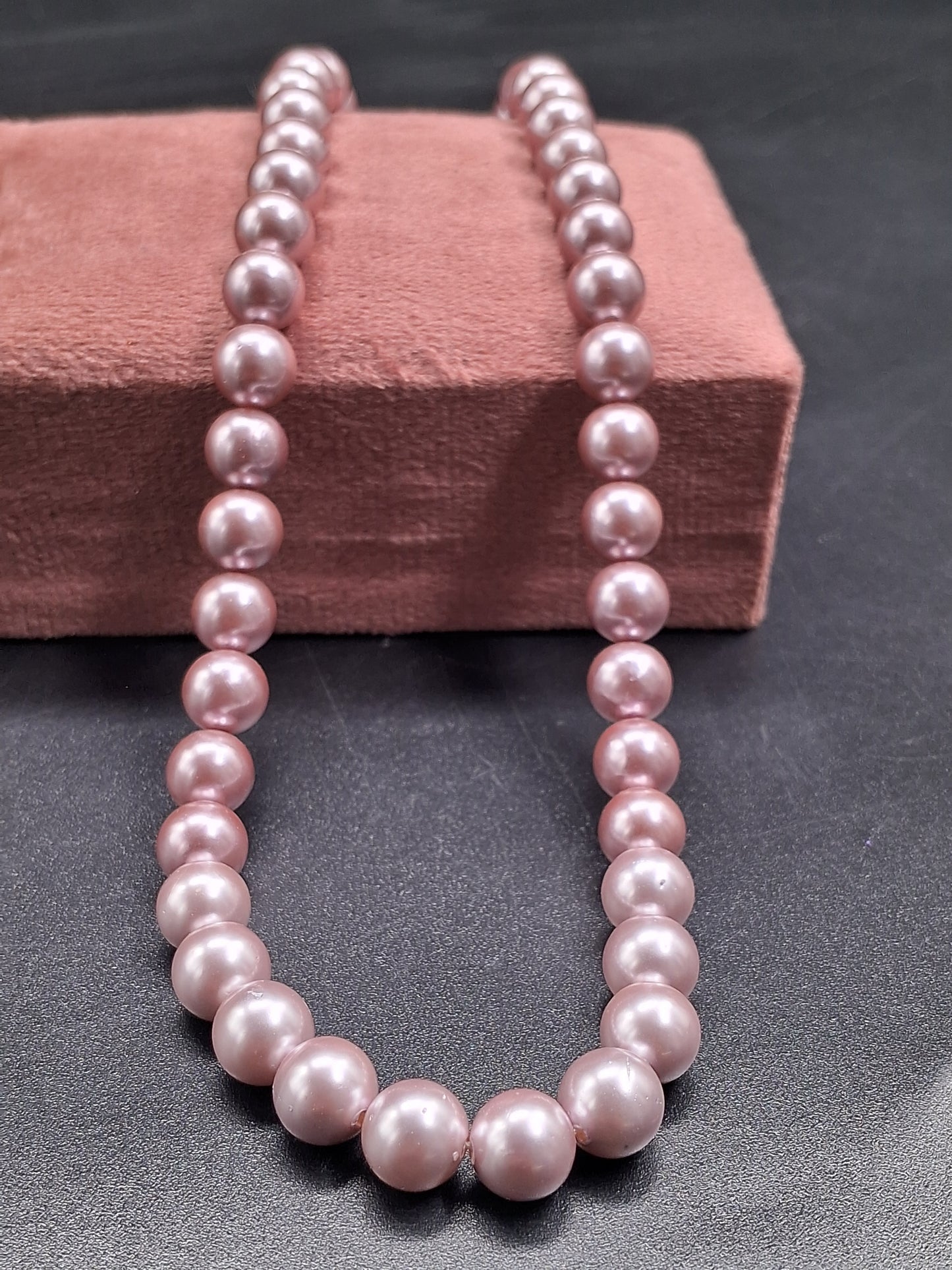 Elegant Shell Pearl  Necklace – 8mm Soft Shine Finish
