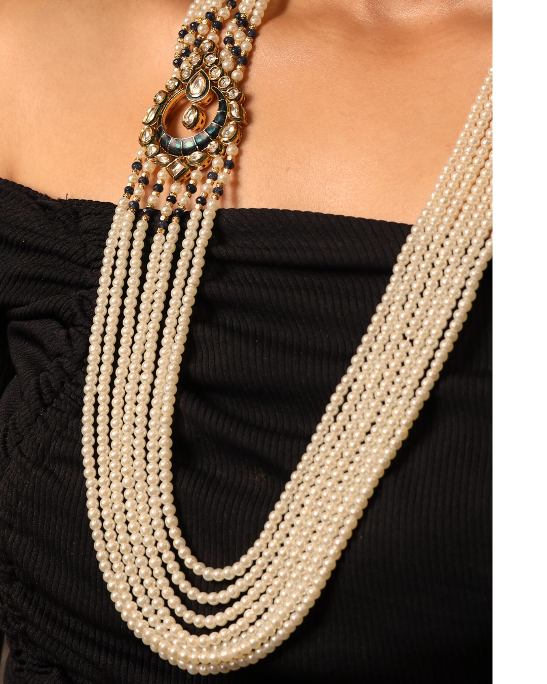 Broach style pearl Necklace