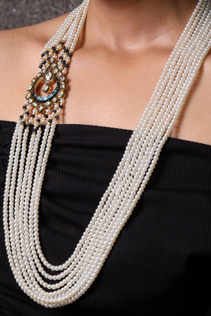 Broach style pearl Necklace